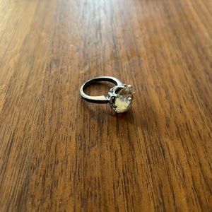 Vintage Womens sterling ring with jewel